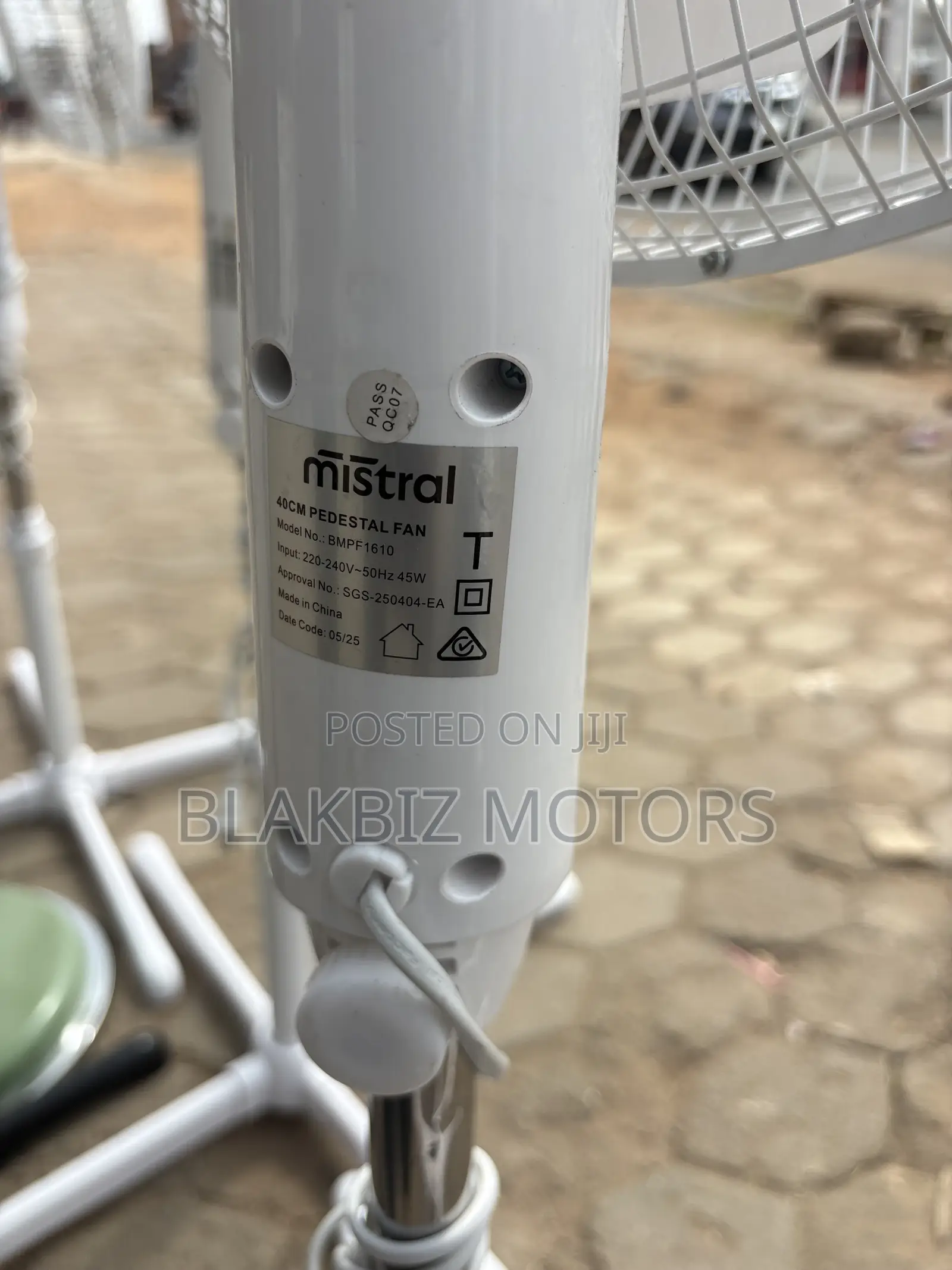 Mistral 40cm (16-Inch) White Pedestal Standing Fan