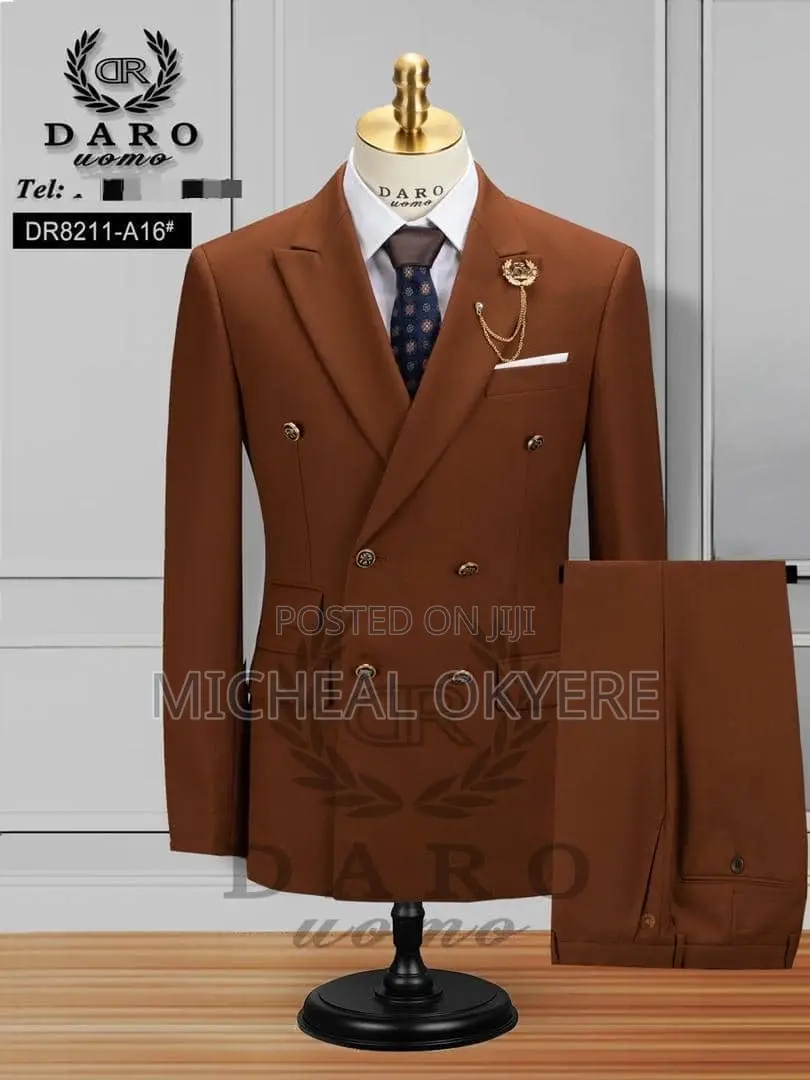 Men Suit in Clothing