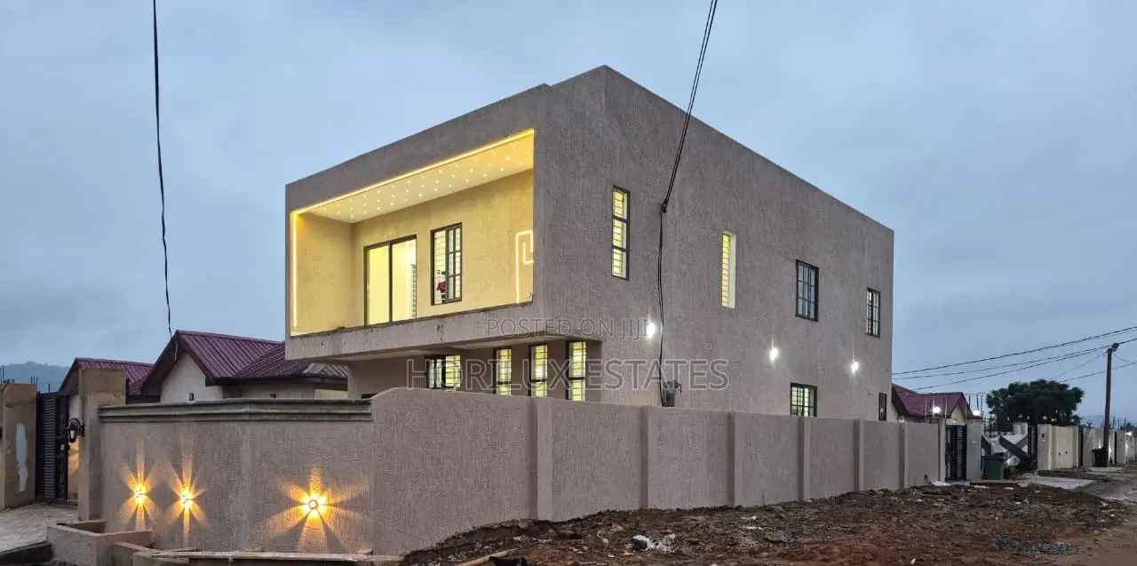 3bdrm Duplex in Amasaman Kutunse for sale