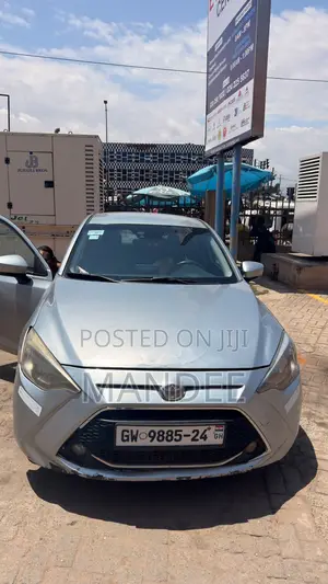 Toyota Yaris 2018 Silver