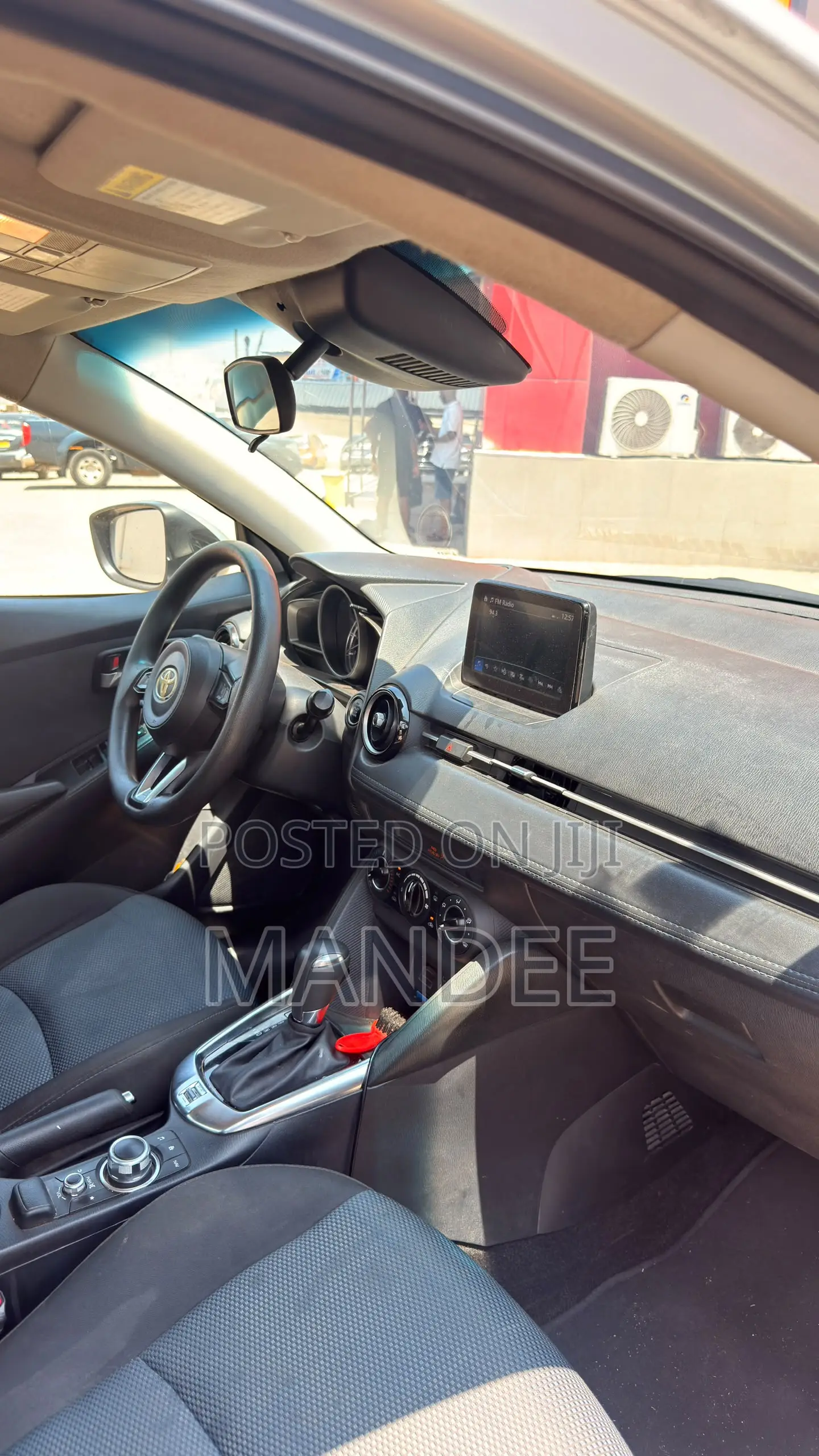Toyota Yaris 2018 Silver
