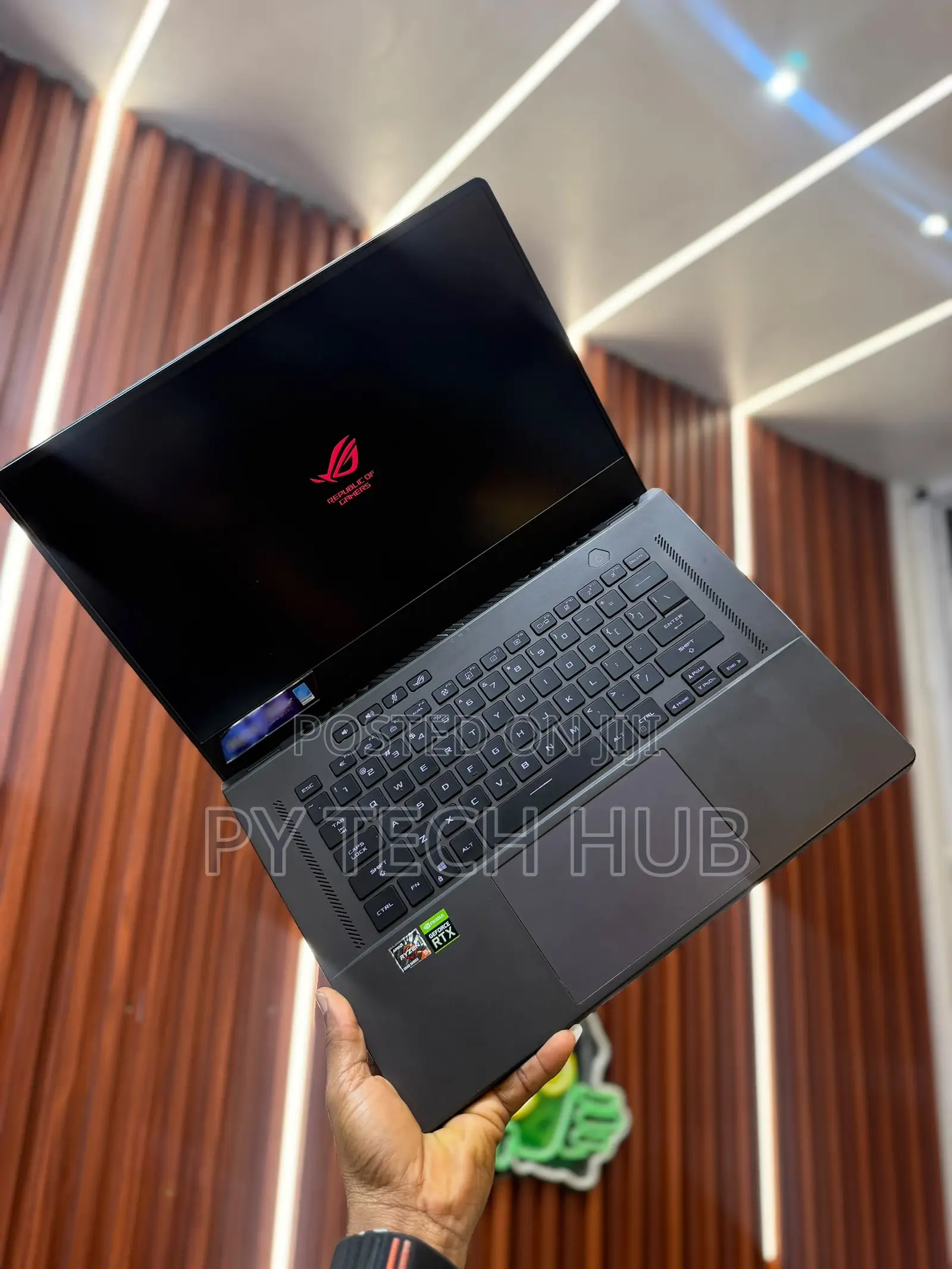 Laptop Asus ROG Zephyrus G16 16GB AMD Ryzen 7 SSD 512GB