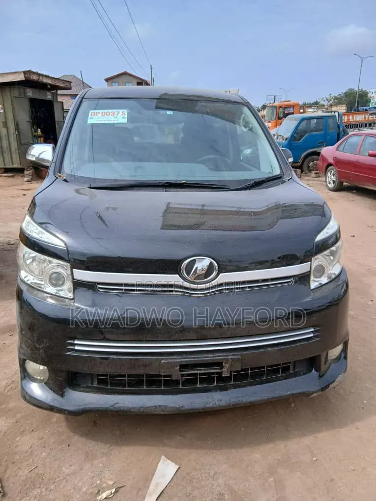 Toyota Voxy Trans-X 2WD 5-Seater 2013 Black