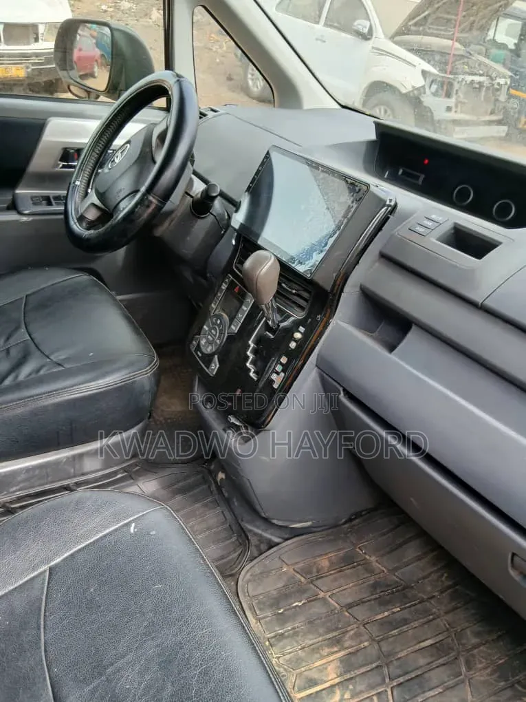 Toyota Voxy Trans-X 2WD 5-Seater 2013 Black