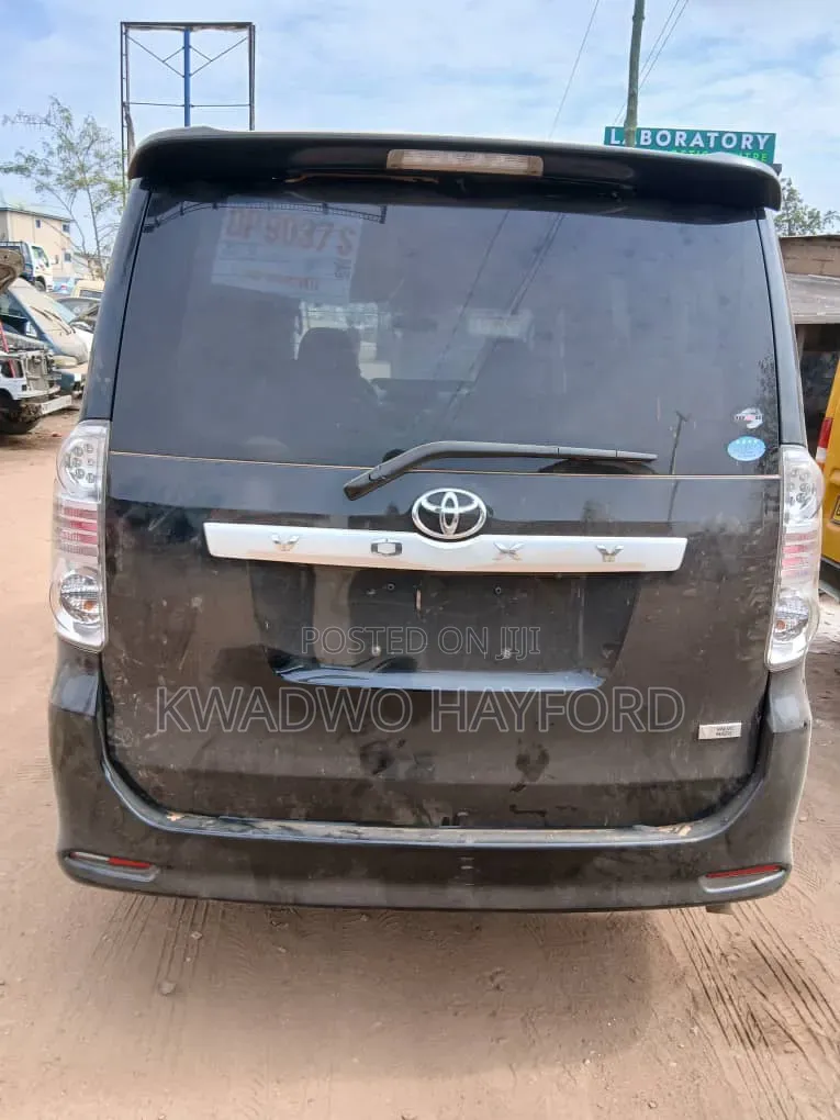 Toyota Voxy Trans-X 2WD 5-Seater 2013 Black