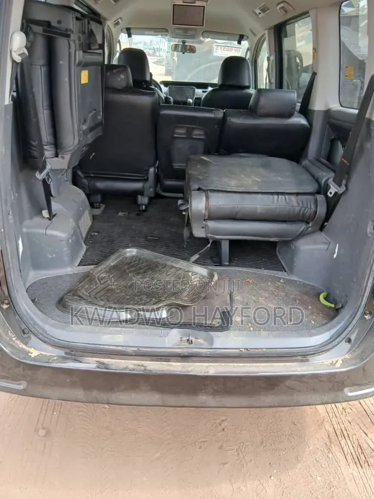 Toyota Voxy Trans-X 2WD 5-Seater 2013 Black