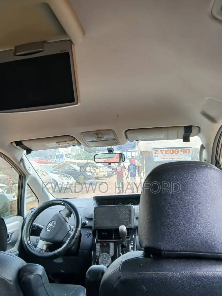 Toyota Voxy Trans-X 2WD 5-Seater 2013 Black