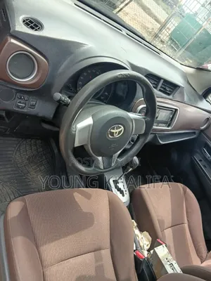 Toyota Vitz 2012 Red