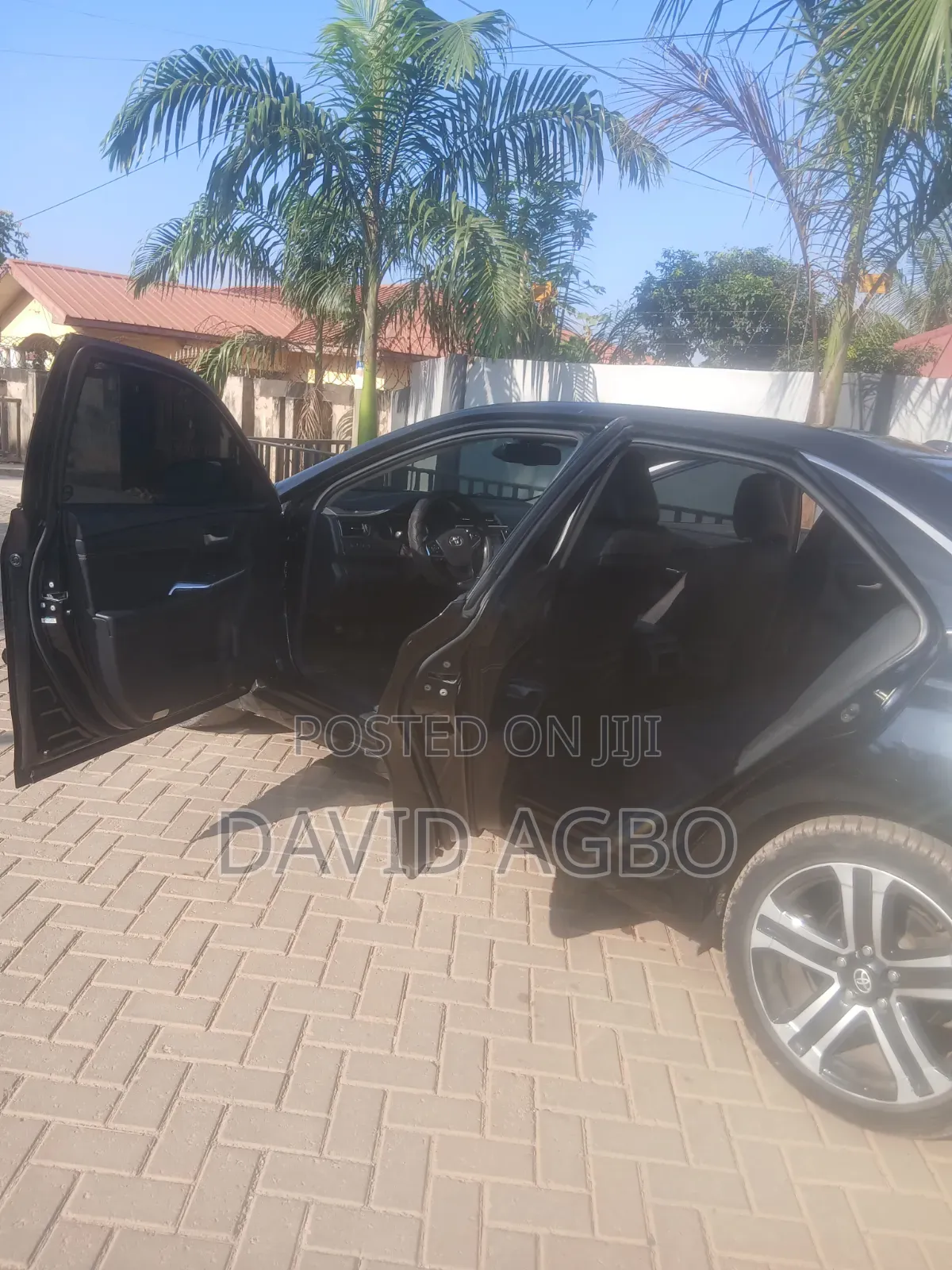 Toyota Camry Hybrid XLE 2023 Black