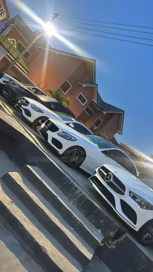 Mercedes-Benz C300 2025 White