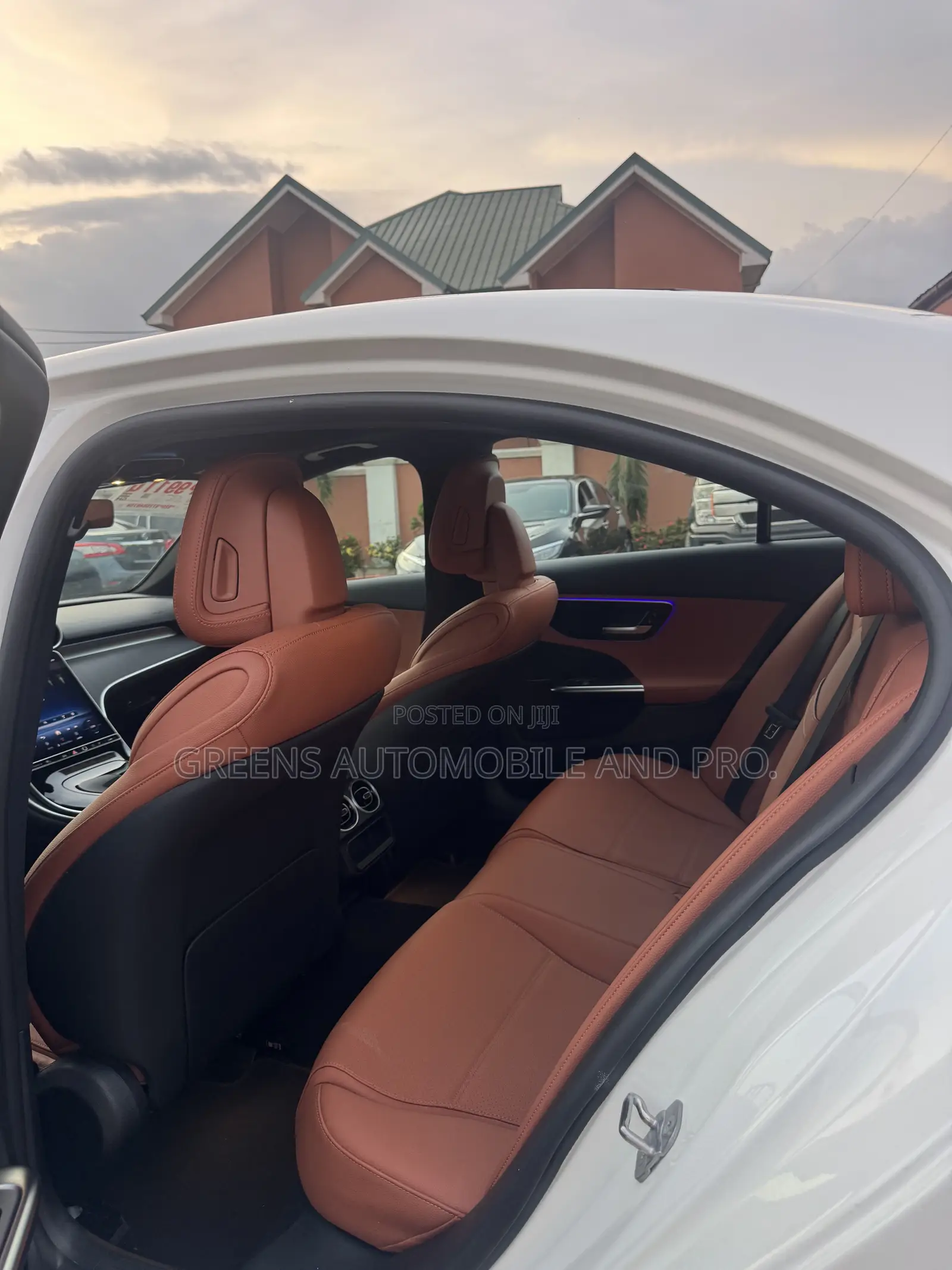 Mercedes-Benz C300 2025 White