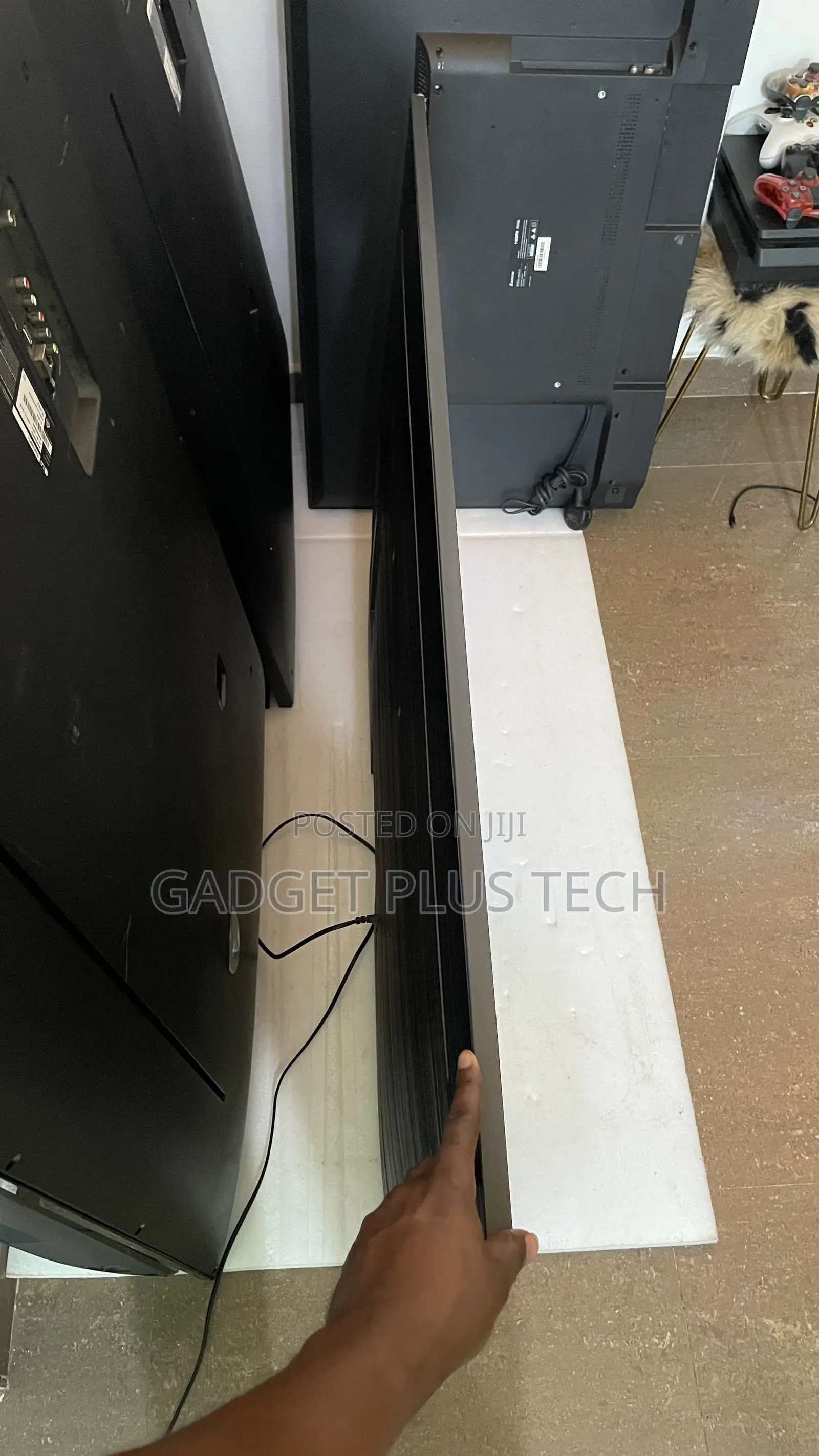 Very Neat 55” Samsung 4K UHD Smart TV From Europe