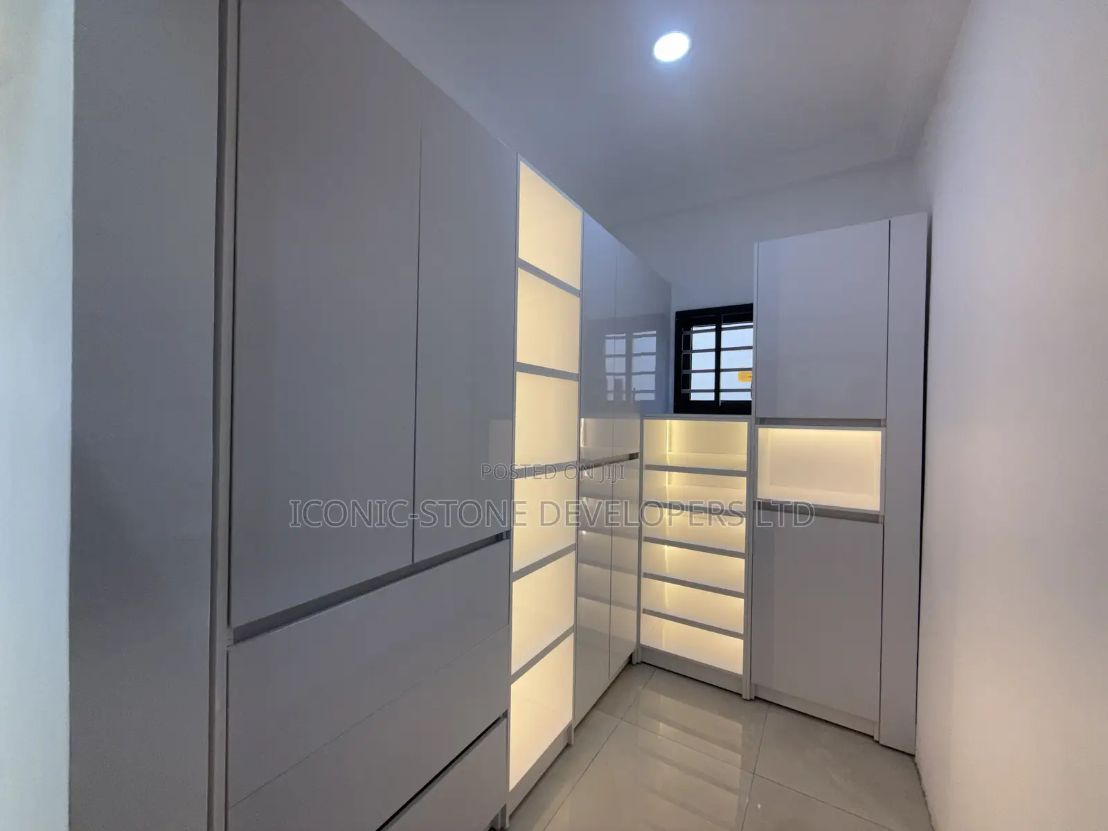 3bdrm House in Adenta Oyarifa Road. for sale