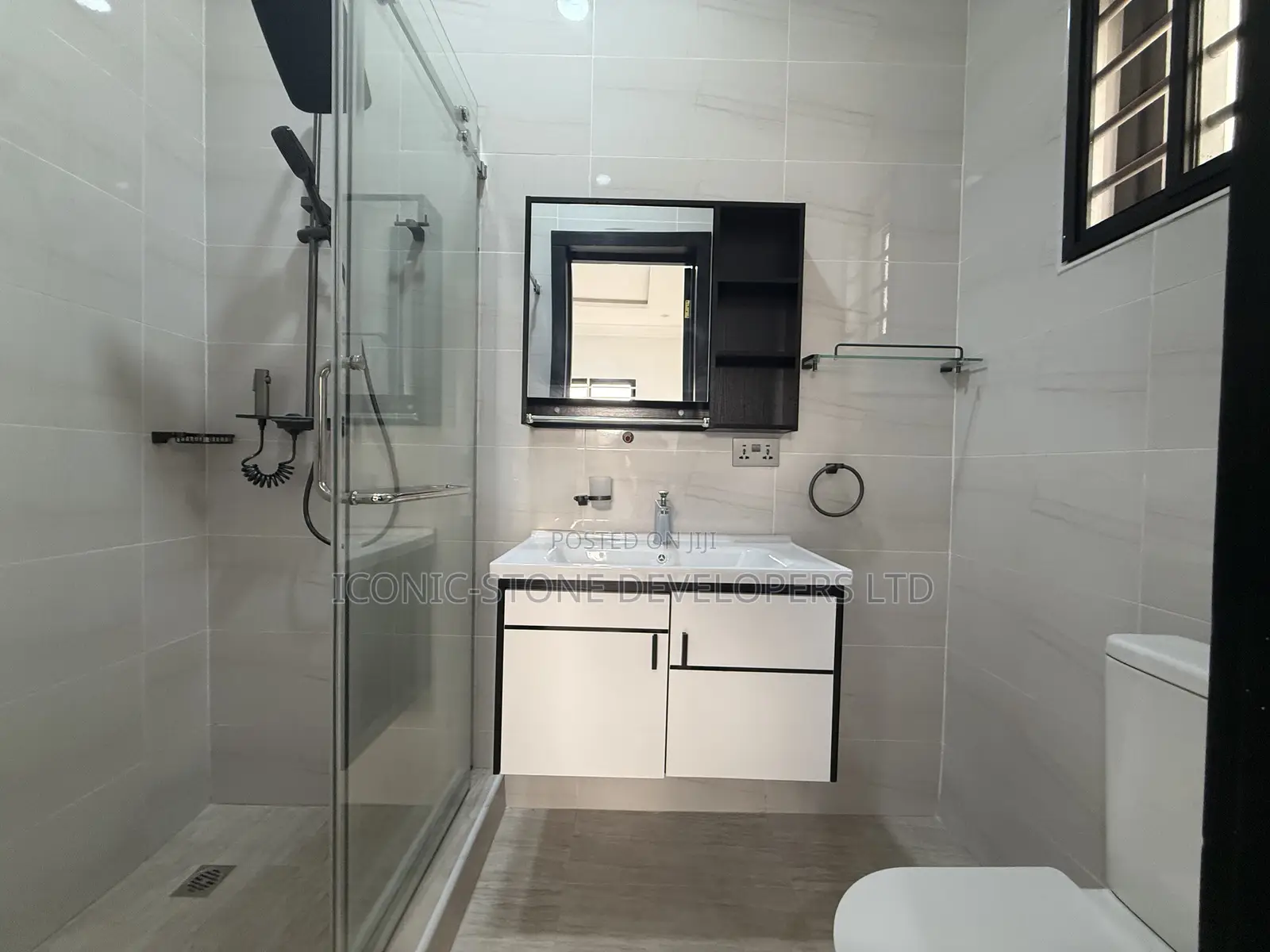 3bdrm House in Adenta Oyarifa Road. for sale