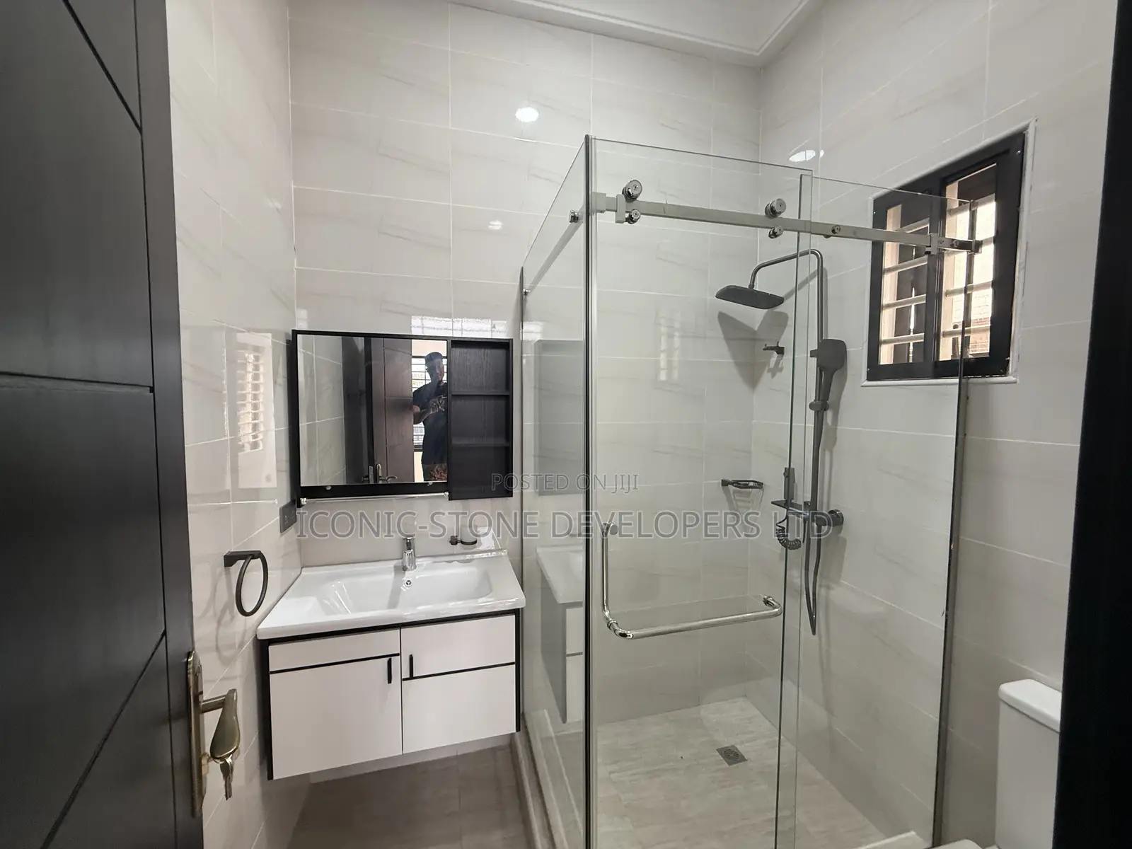 3bdrm House in Adenta Oyarifa Road. for sale