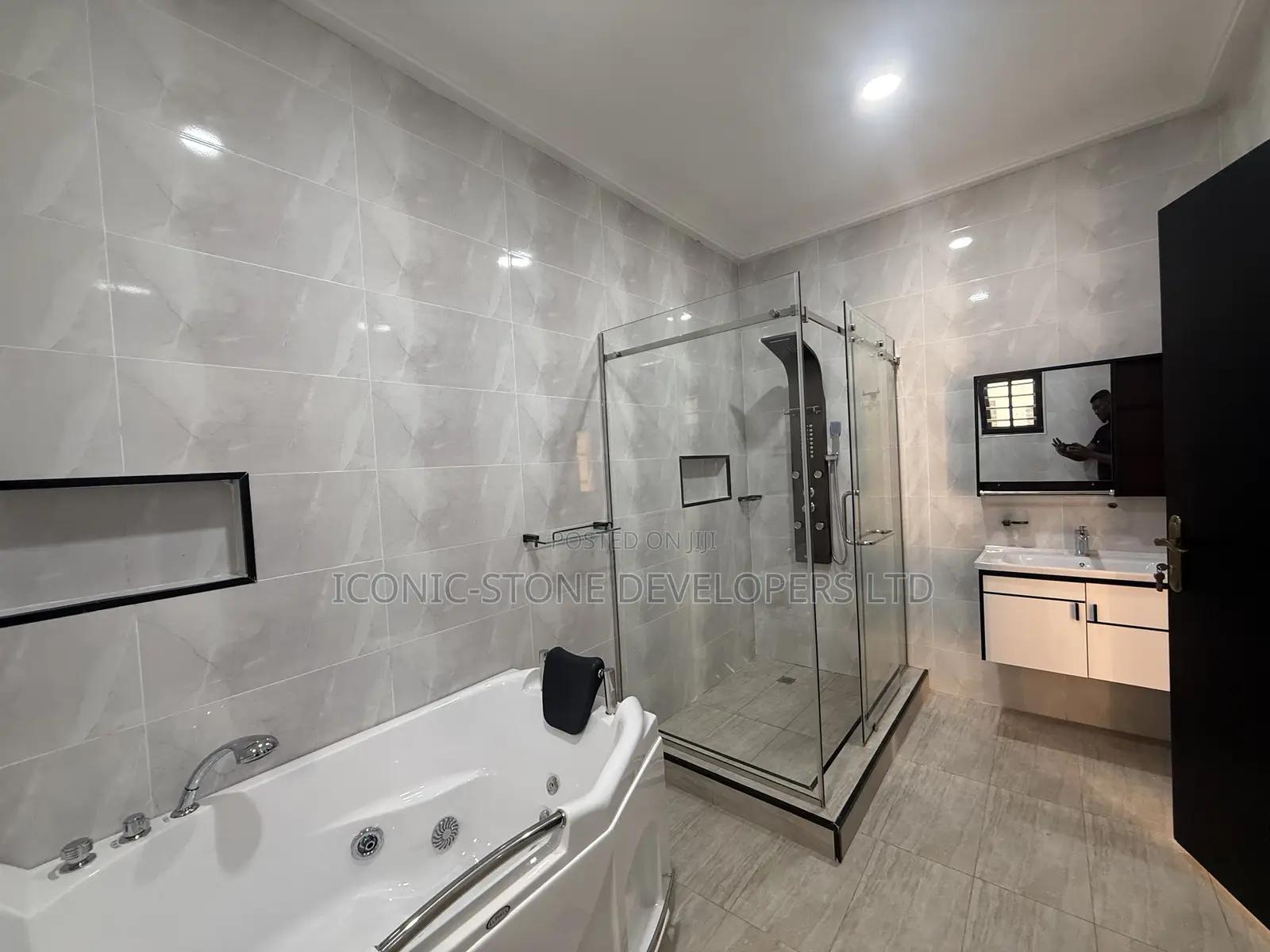 3bdrm House in Adenta Oyarifa Road. for sale