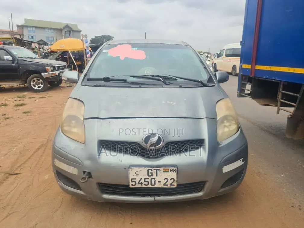 Toyota Vitz 1.3 AWD 5dr 2010 Gray