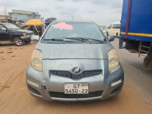 Toyota Vitz 1.3 AWD 5dr 2010 Gray