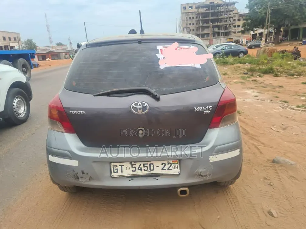 Toyota Vitz 1.3 AWD 5dr 2010 Gray