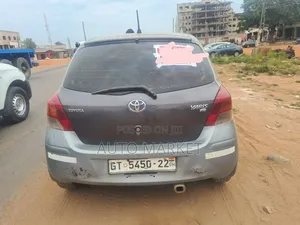 Toyota Vitz 1.3 AWD 5dr 2010 Gray