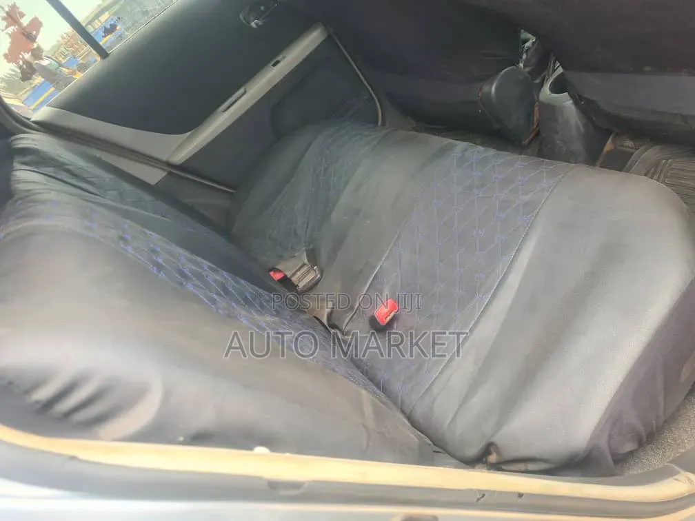 Toyota Vitz 1.3 AWD 5dr 2010 Gray