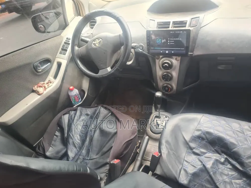 Toyota Vitz 1.3 AWD 5dr 2010 Gray