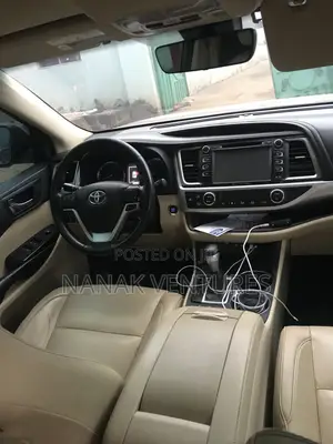 Toyota Highlander XLE 2019 Gold