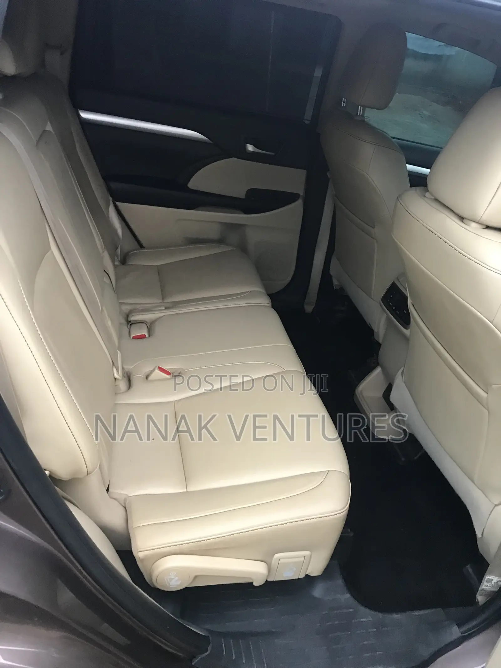 Toyota Highlander XLE 2019 Gold