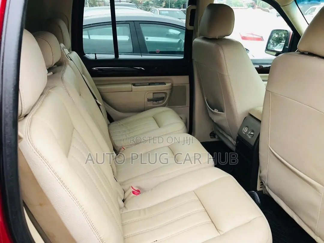 Lincoln Navigator L 2010 Red
