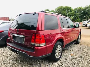 Lincoln Navigator L 2010 Red