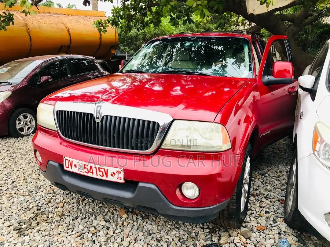 Lincoln Navigator L 2010 Red