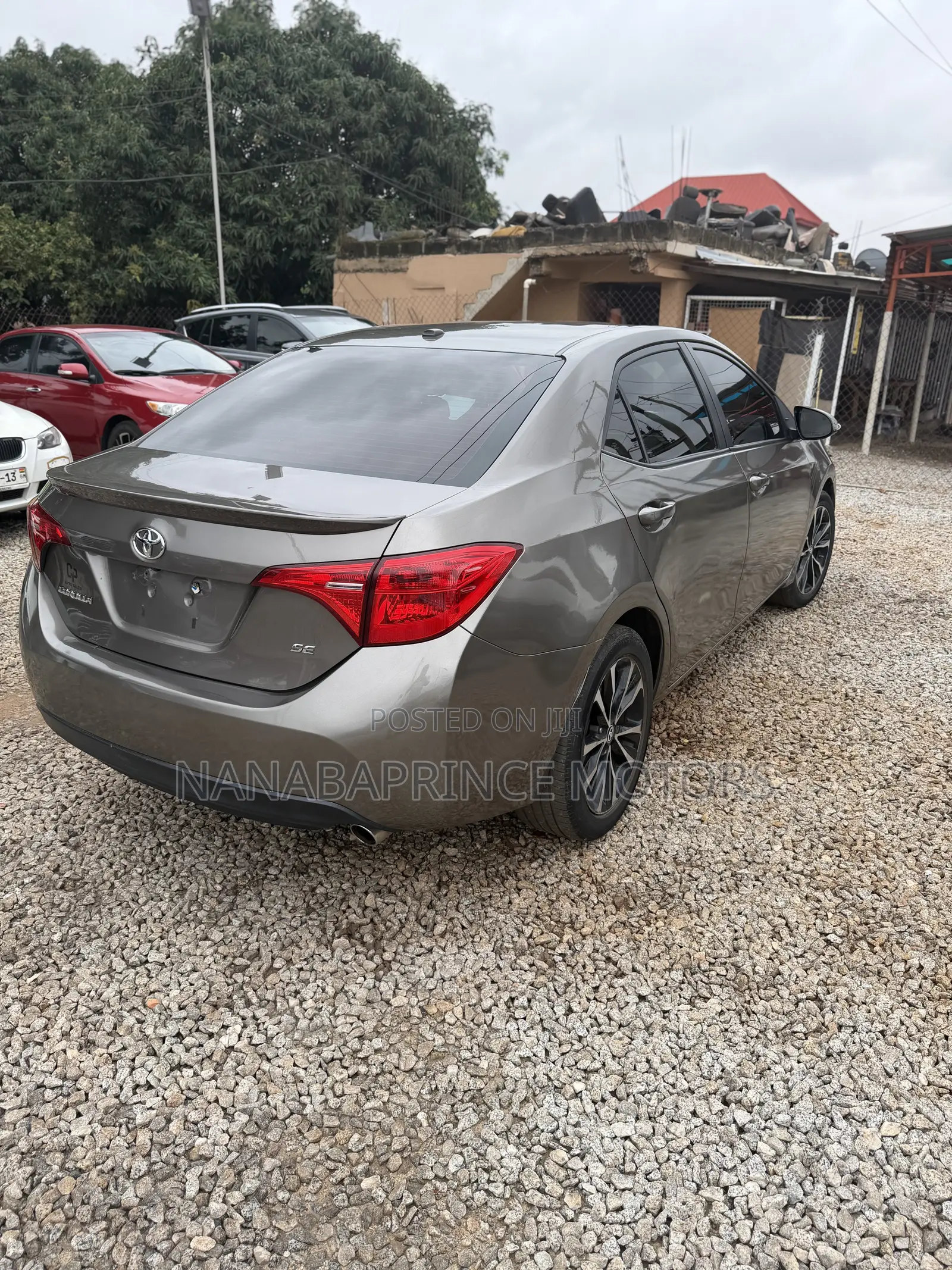 Toyota Corolla SE Special Edition 4dr Sedan (1.8L 4cyl CVT) 2017 Gray
