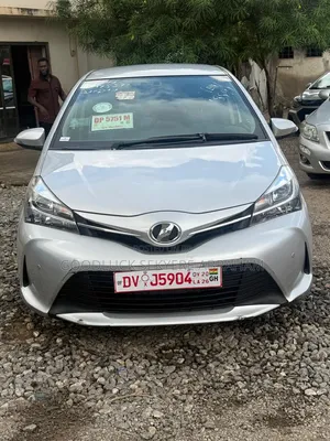 Toyota Vitz 2015 Silver