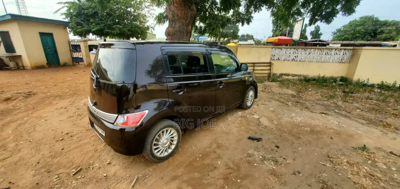 Daihatsu Cuore 2015 Brown