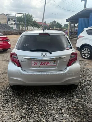 Toyota Vitz 2015 Silver