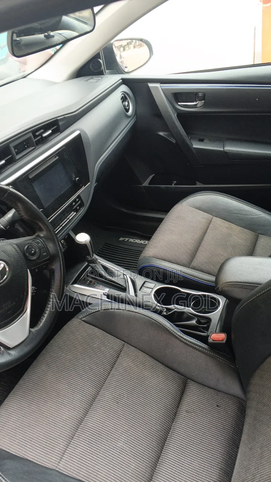 Toyota Corolla SE (1.8L 4cyl 2A) 2018 Blue