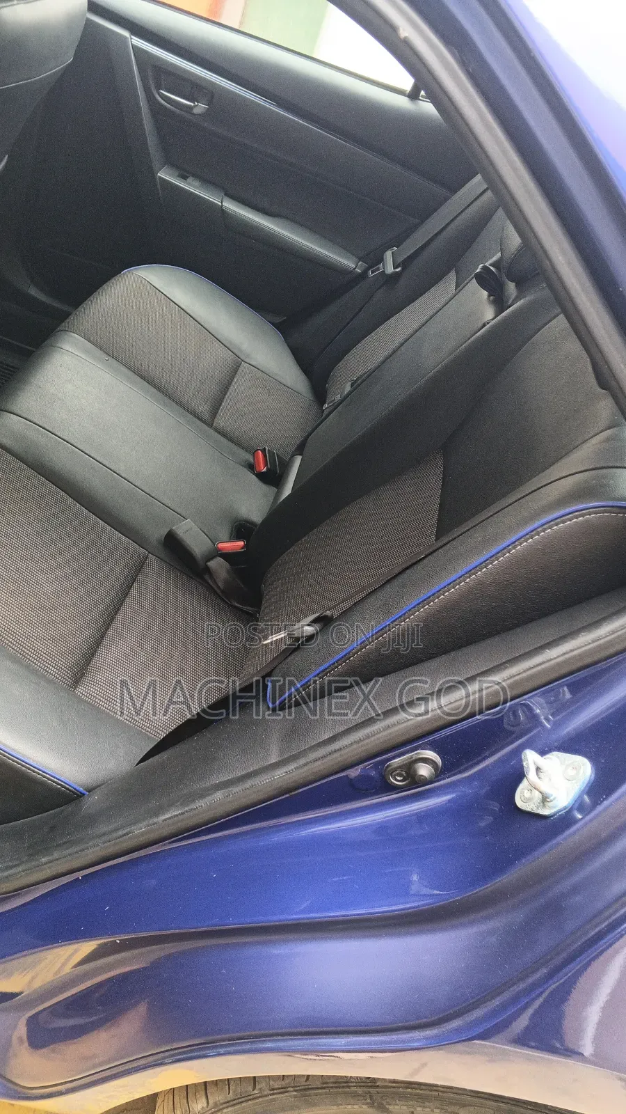 Toyota Corolla SE (1.8L 4cyl 2A) 2018 Blue
