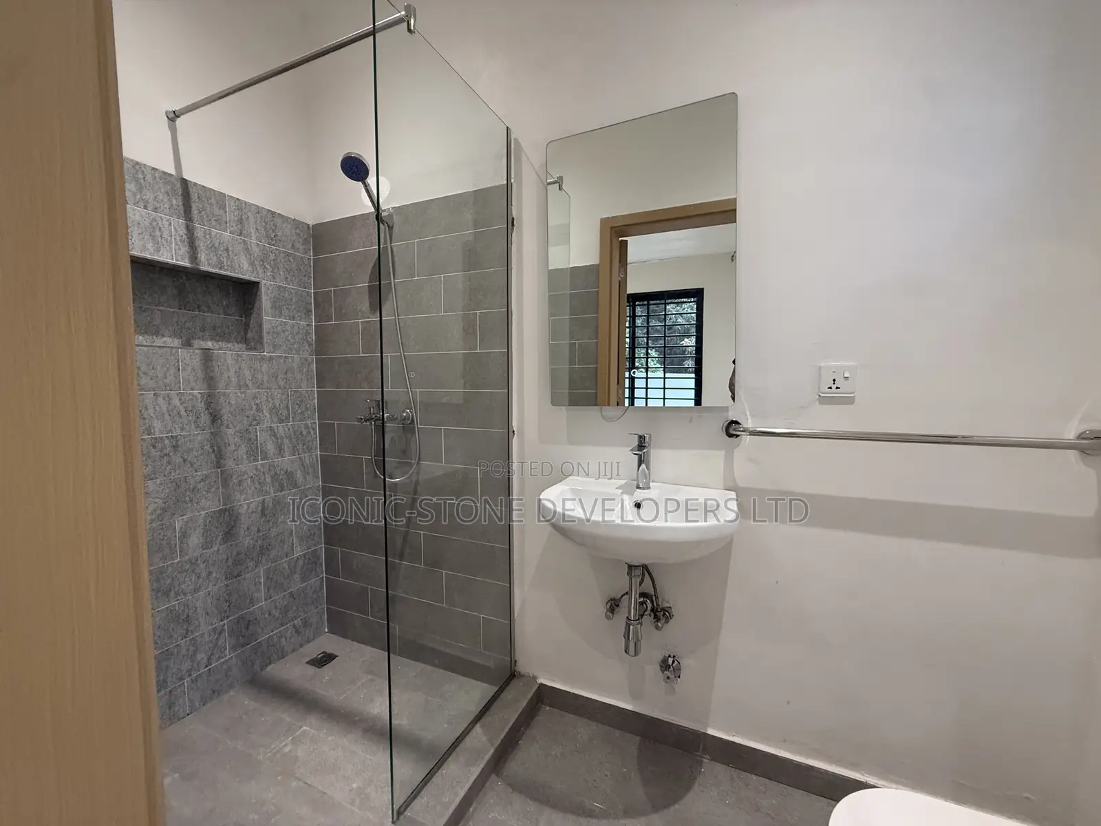3bdrm Townhouse/Terrace in Adenta, Frafraha for sale