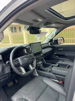 Toyota Tundra Limited CrewMax 5.5' Bed 2024 Silver