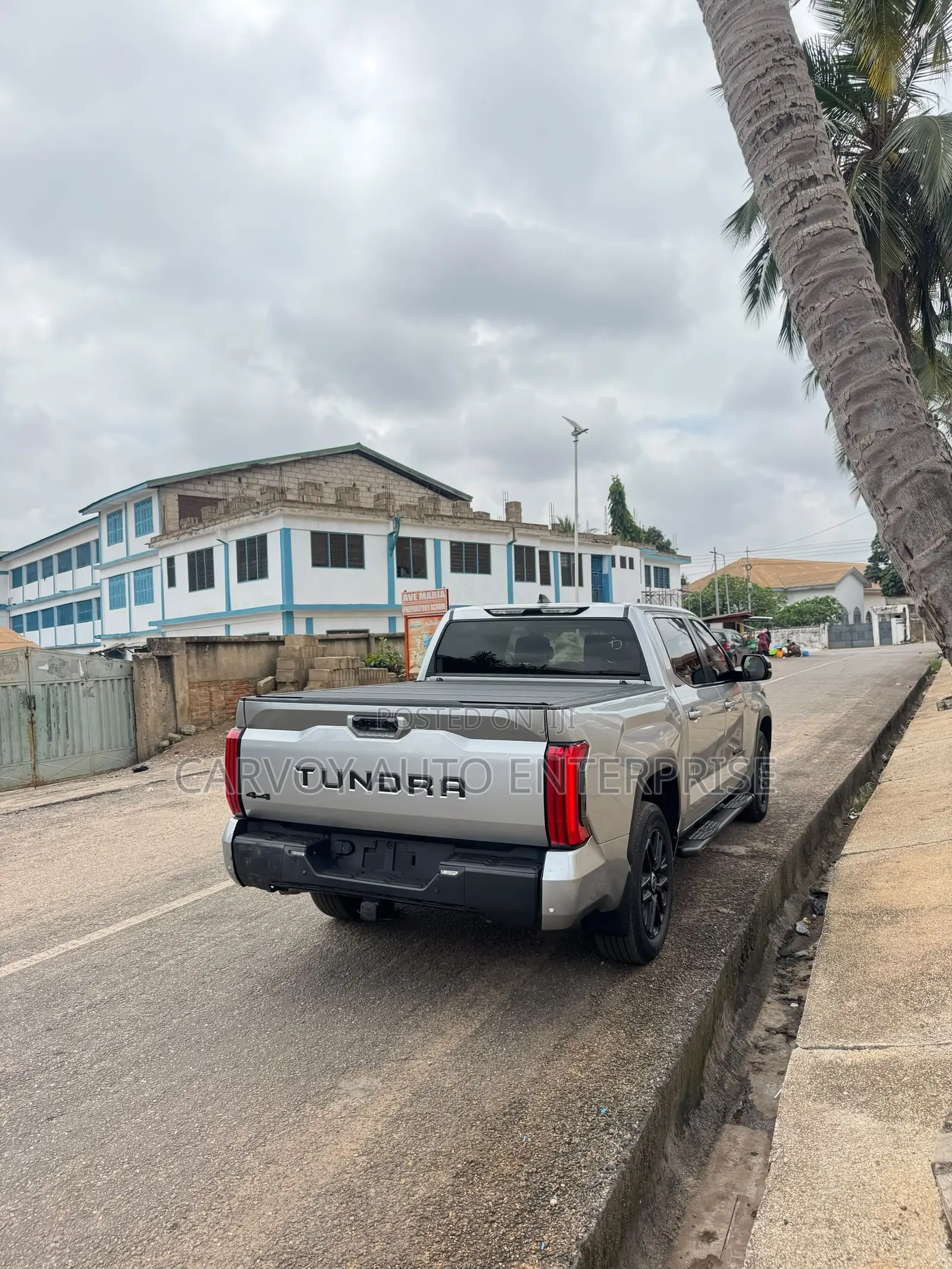 Toyota Tundra Limited CrewMax 5.5' Bed 2024 Silver