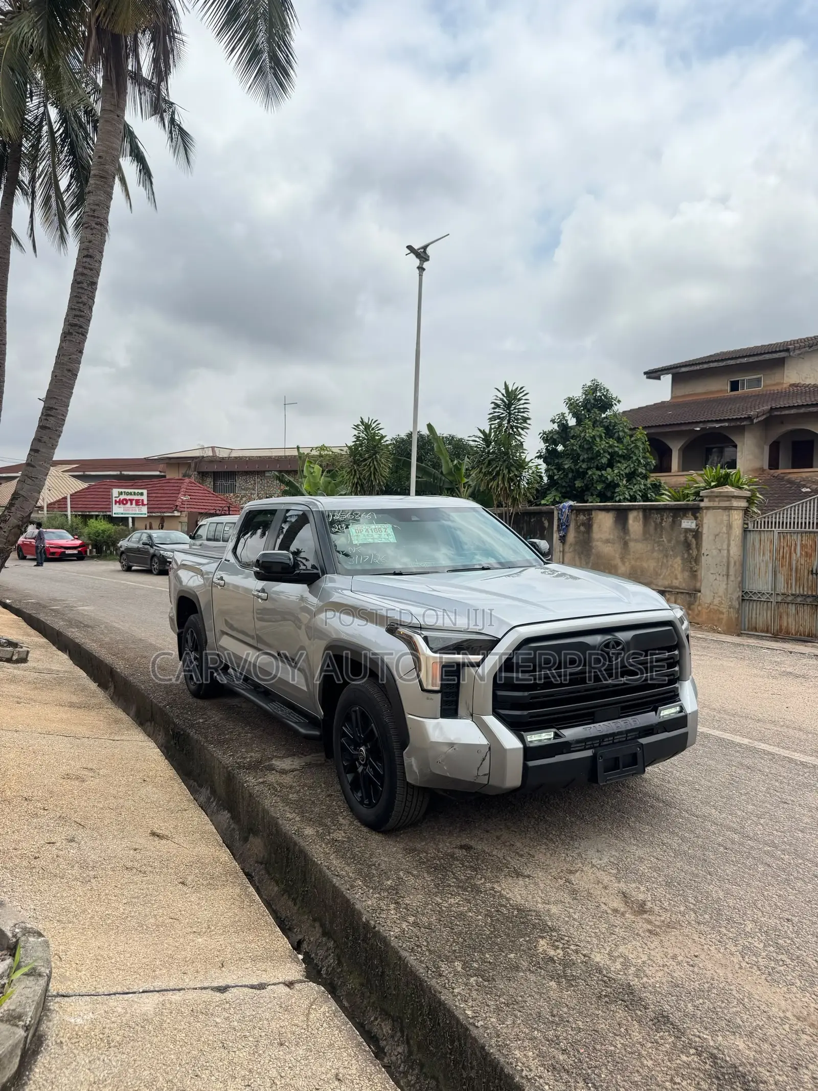 Toyota Tundra Limited CrewMax 5.5' Bed 2024 Silver