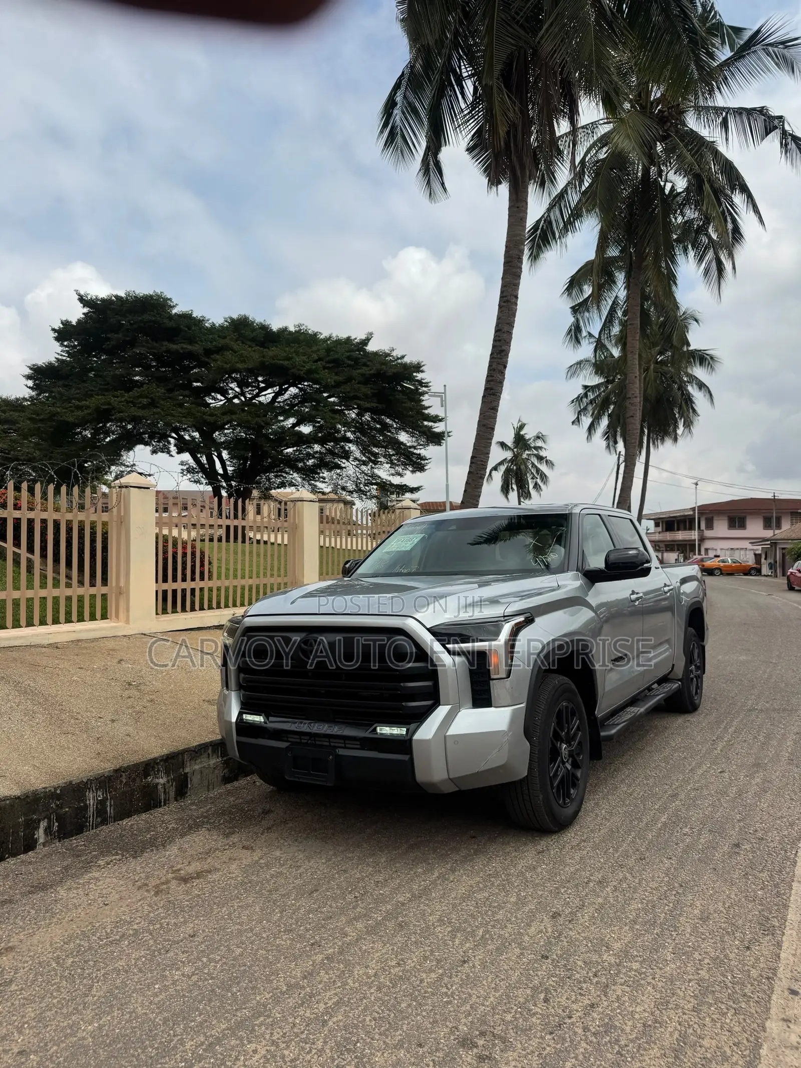 Toyota Tundra Limited CrewMax 5.5' Bed 2024 Silver