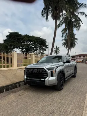 Toyota Tundra Limited CrewMax 5.5' Bed 2024 Silver