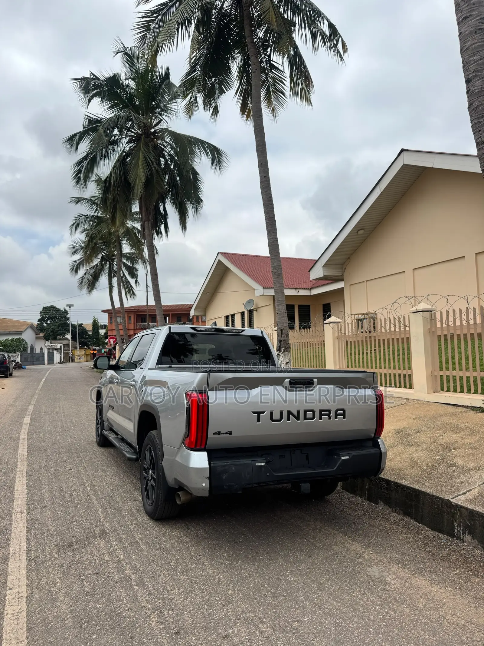 Toyota Tundra Limited CrewMax 5.5' Bed 2024 Silver