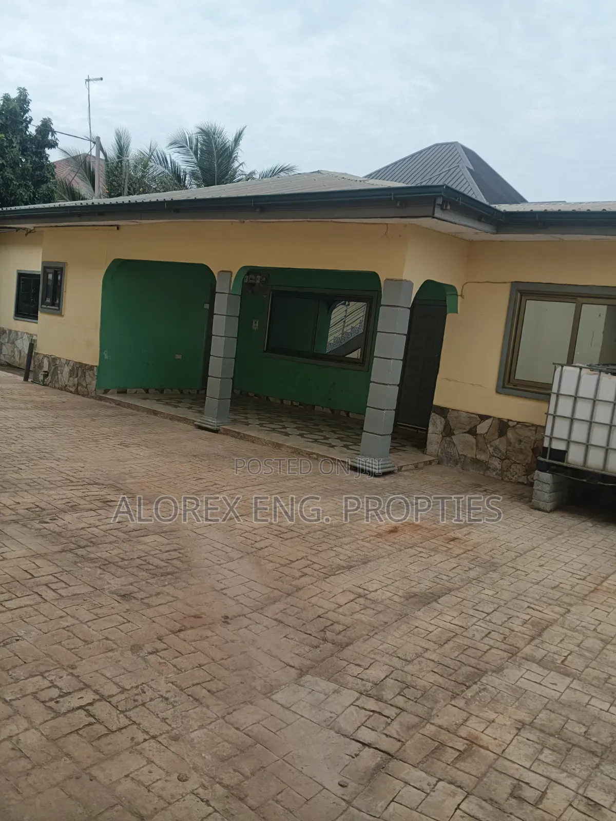 2bdrm Apartment in Oyibi, Police Station for rent