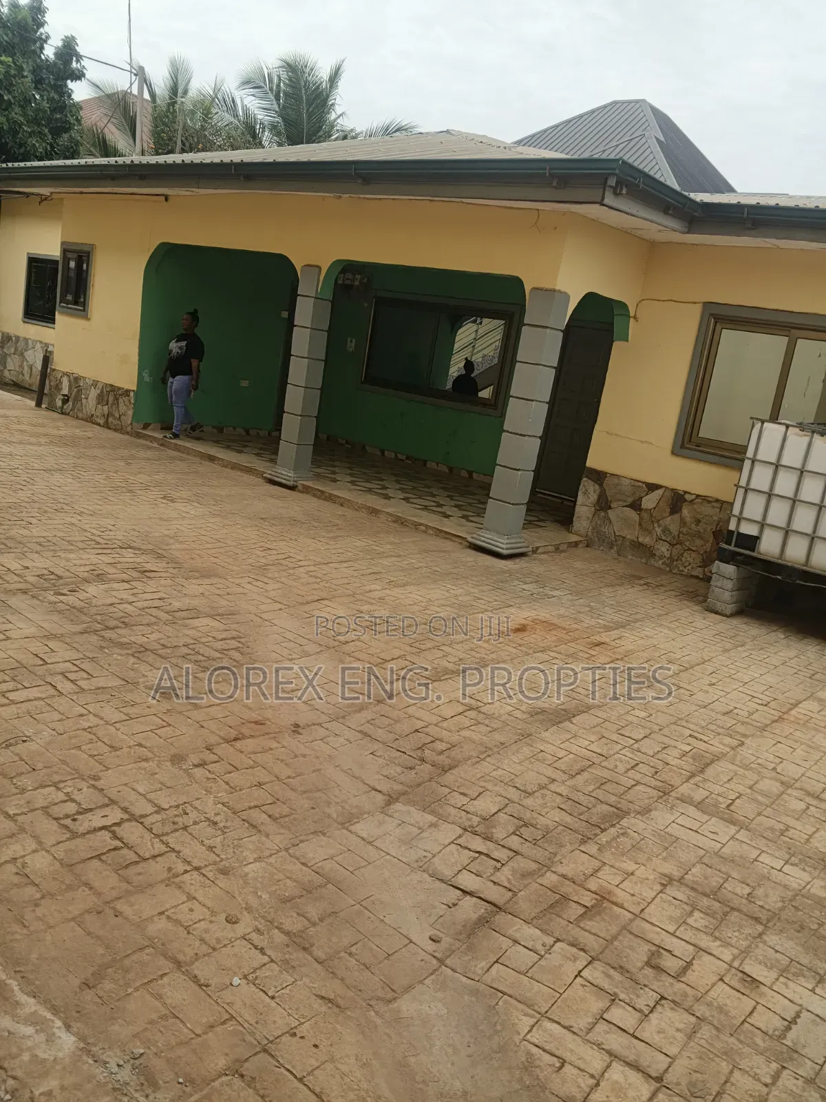 2bdrm Apartment in Oyibi, Police Station for rent