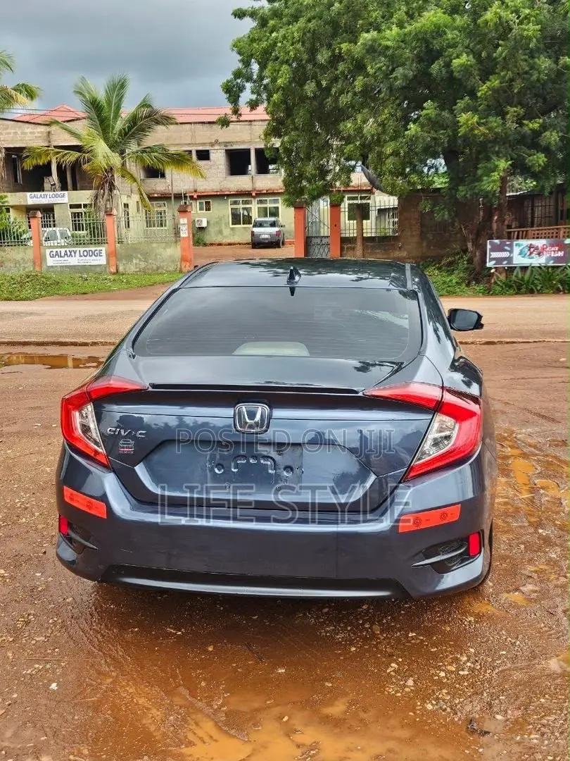 Honda Civic 2018 Gray