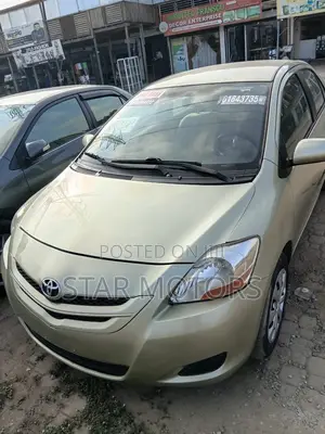Toyota Yaris 2012 Gold