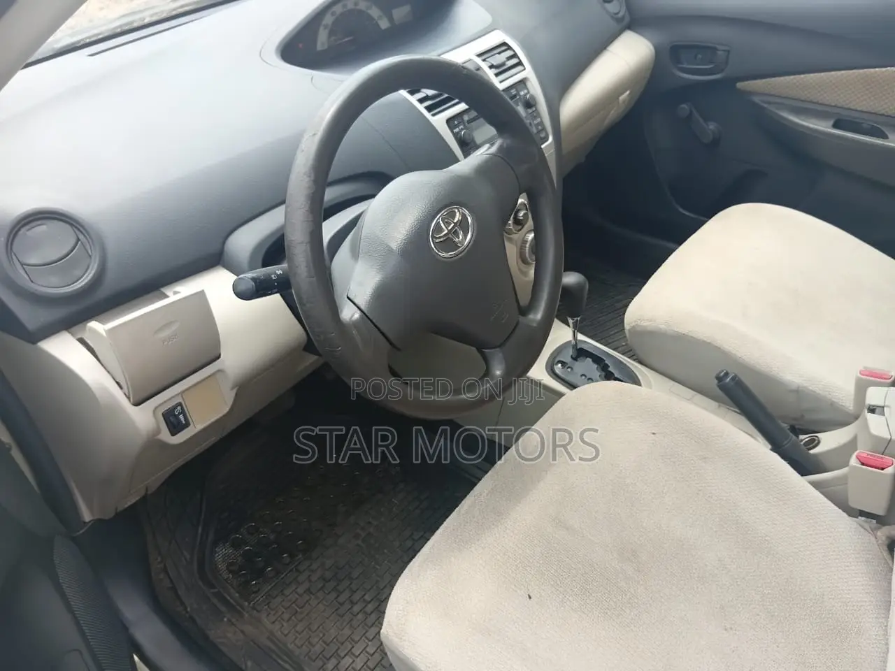 Toyota Yaris 2012 Gold