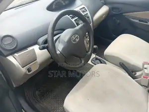 Toyota Yaris 2012 Gold